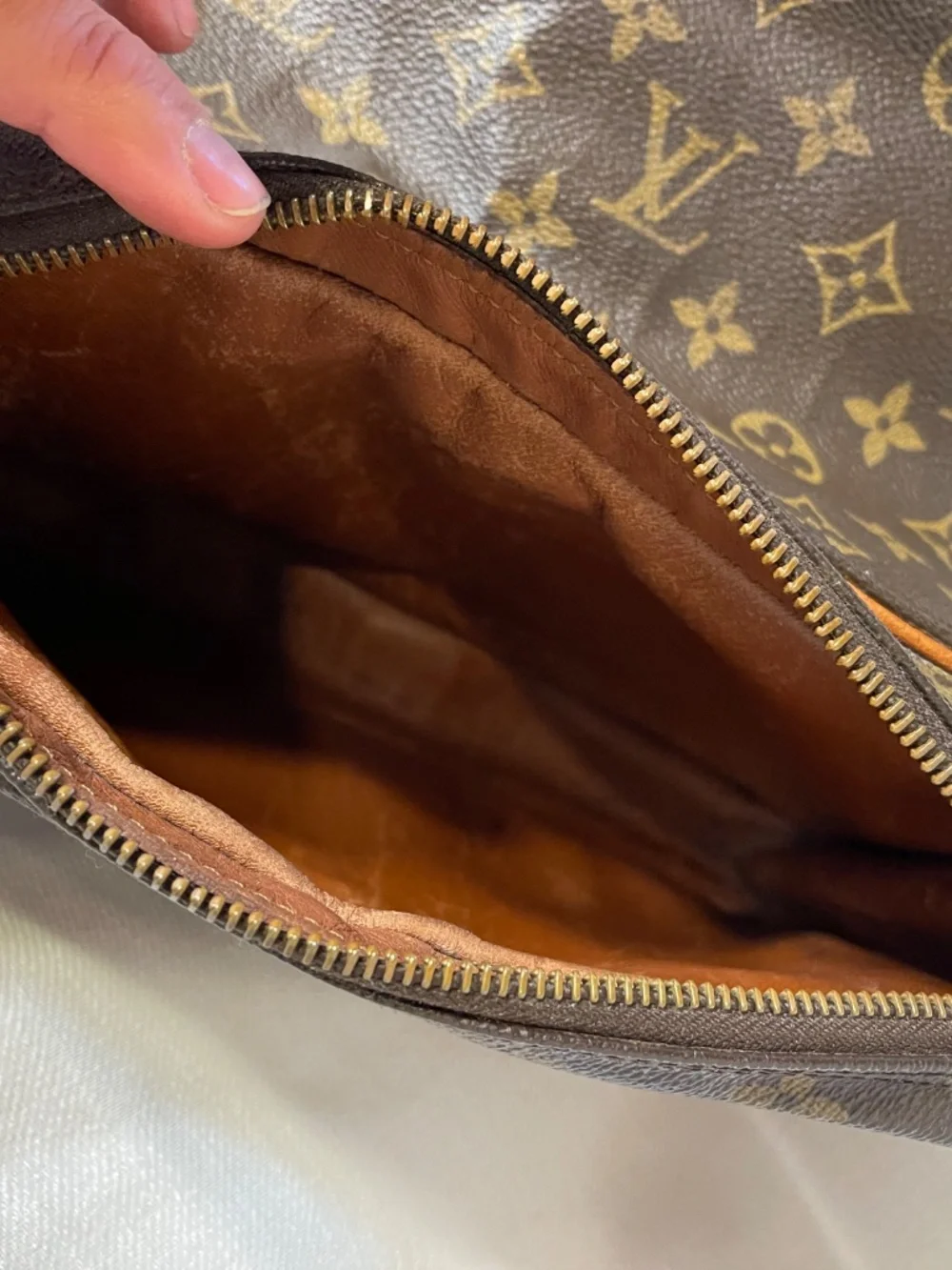 Louis Vuitton Monogram Saint Germain 24 bag Satchel Purse Leather